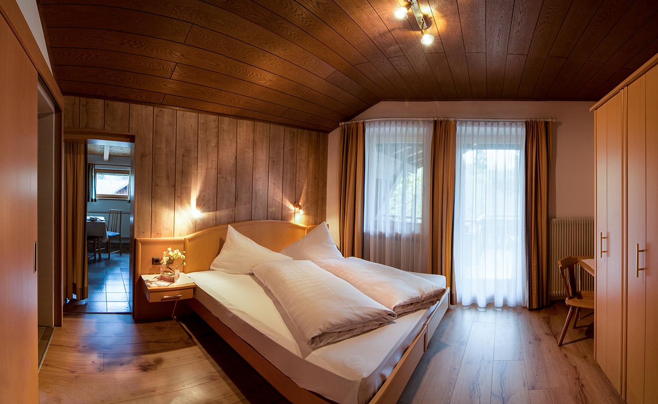 Zimmer mit Doppelbett im Hotel Lindenhof