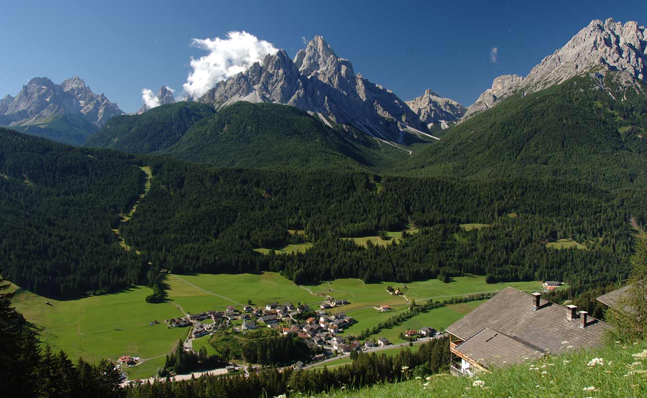 Panorama del paese di San Candido e della Val Pusteria