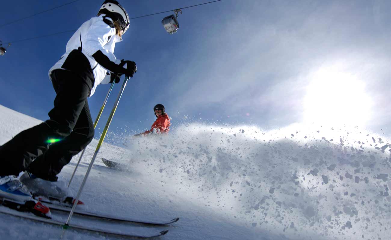 People who ski in the ski area of ​​Val Pusteria