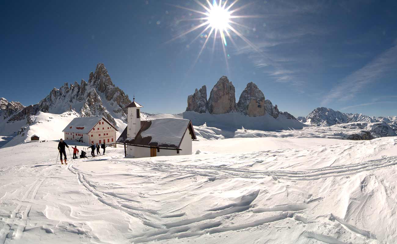 Blick auf due Drei Zinnen im schneebedeckten Hochpustertak